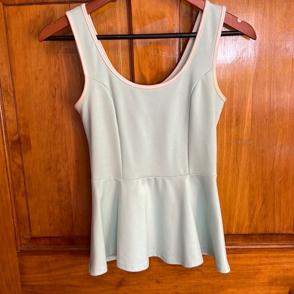 Casual Couture Mint Peplum Blouse - Size Small 🦋 - Picture 4 of 6